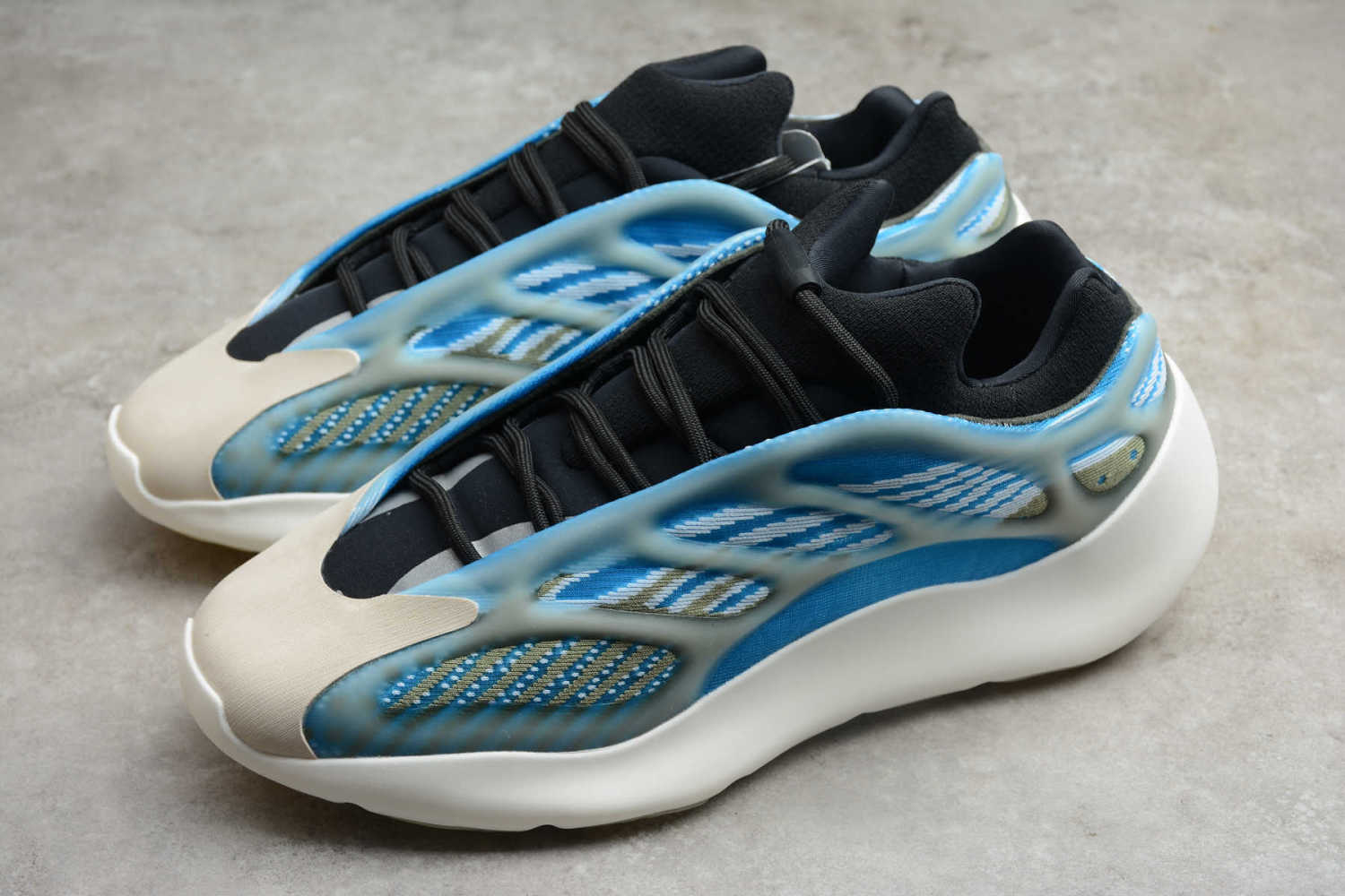 Yeezy Boost 700V3 Arzare G54850