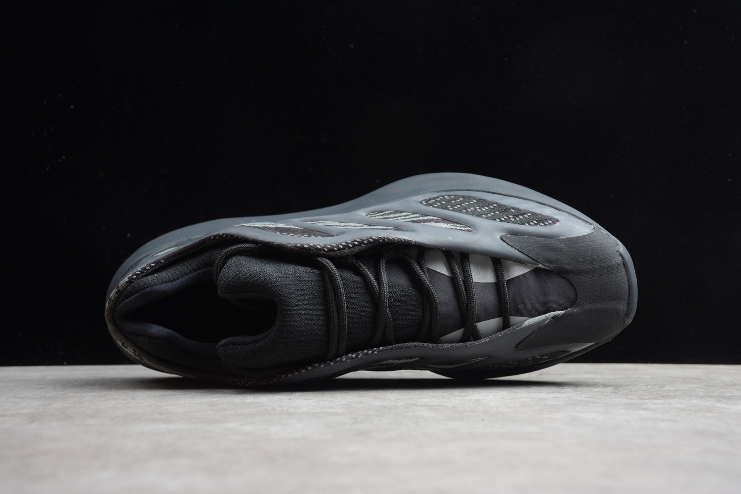 Yeezy Boost 700V3 Black H67799