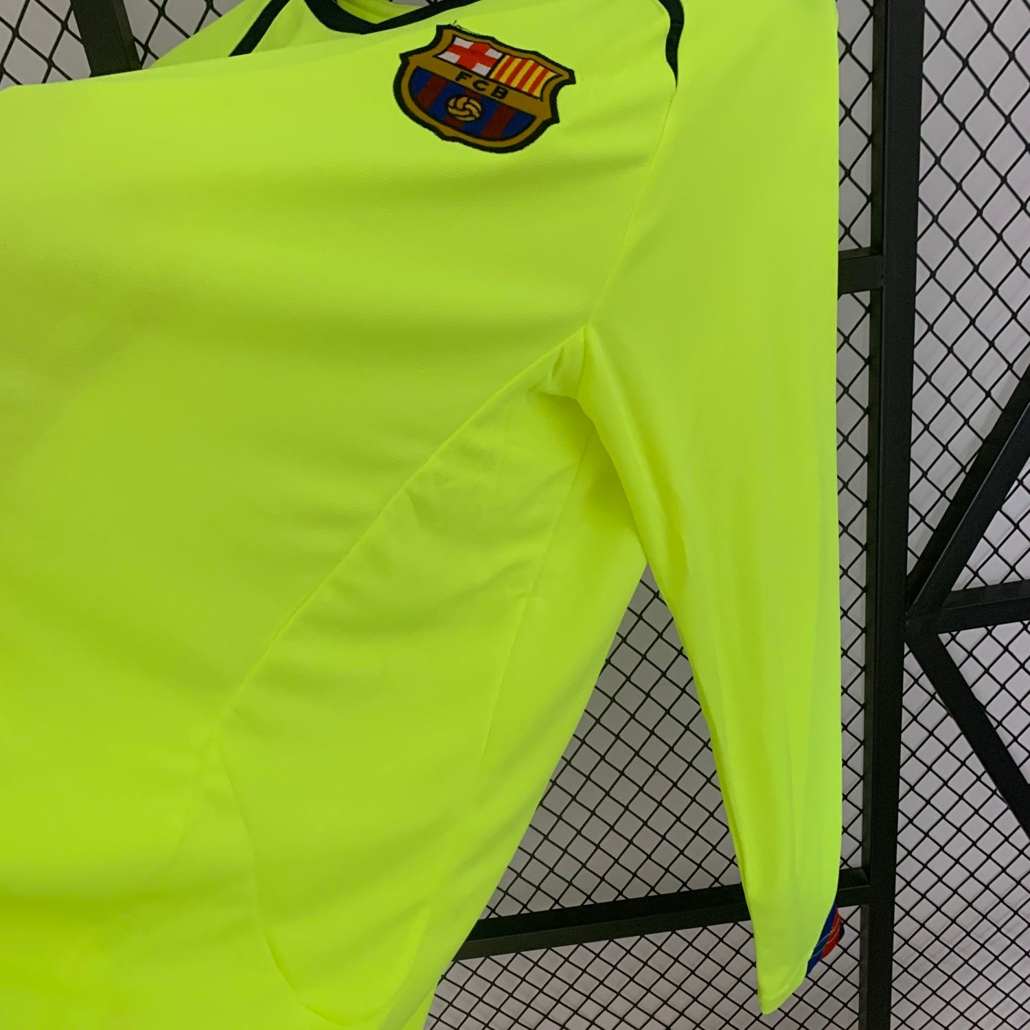 Barcelona Away Long Sleeve Retro Jersey 2005/06