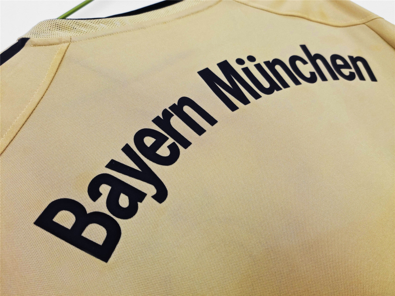 Bayern Munich Away Retro Jersey 2004/05