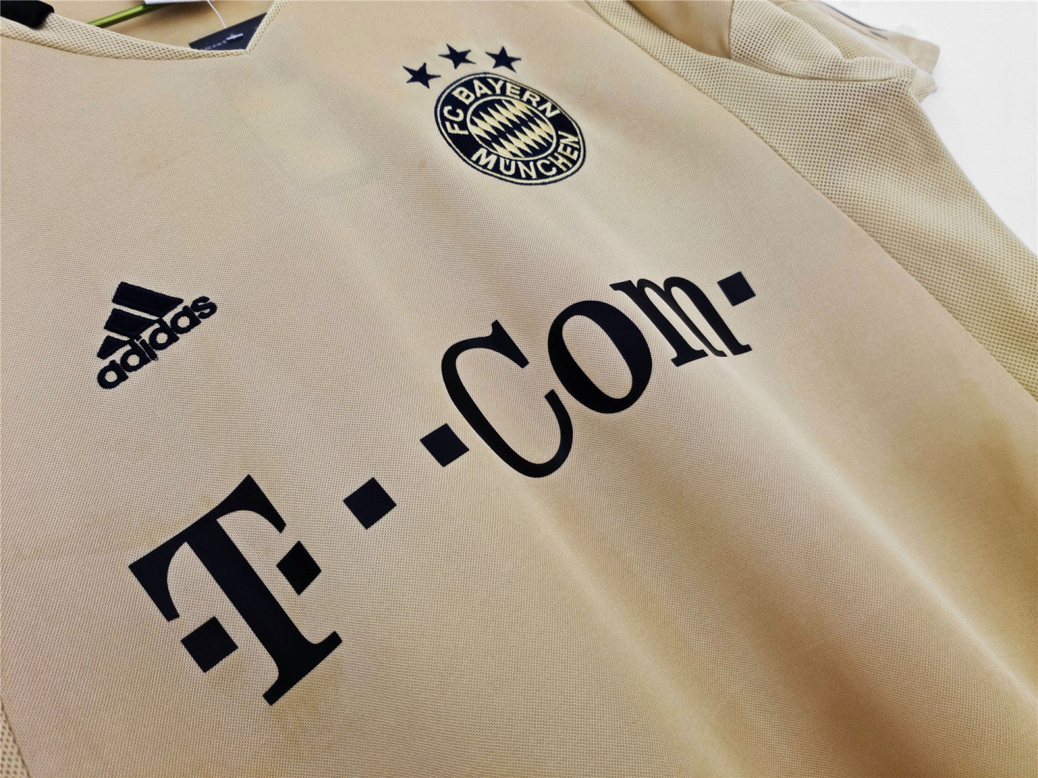 Bayern Munich Away Retro Jersey 2004/05