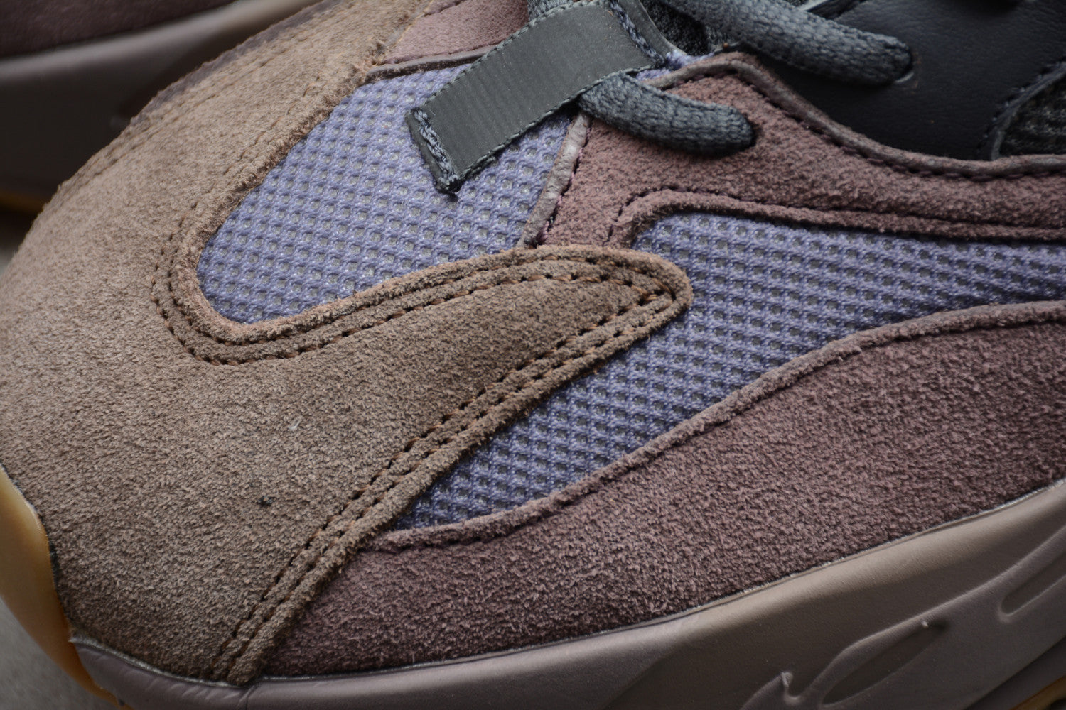 Kanye West x Adidas Yeezy Runner Boost 700 “Mauve” EE9614